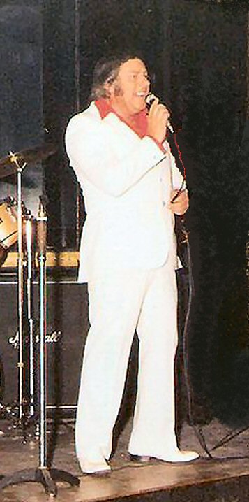 billy caister on stage1